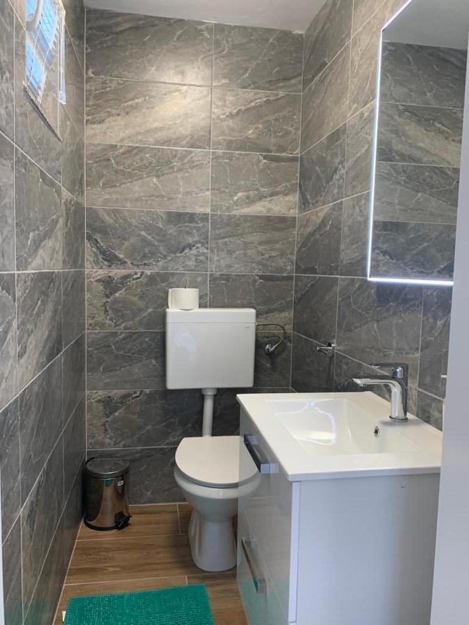 Apartmani Albatros Perusic Ngoại thất bức ảnh