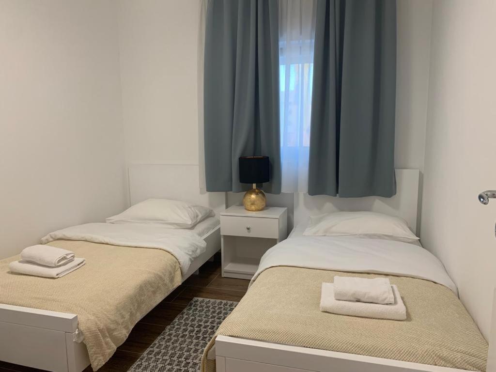 Apartmani Albatros Perusic Ngoại thất bức ảnh